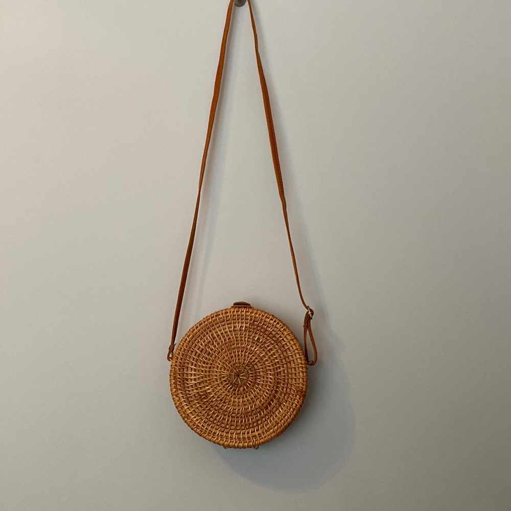 NWOT Round rattan purse